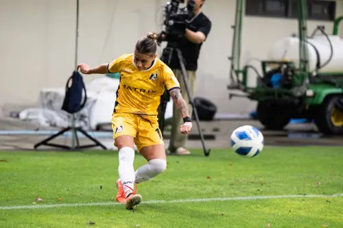 ▲Daiana於邊路突破協助隊友進球，高雄先鋒主場不敗續居榜首。（圖／高雄先鋒提供）