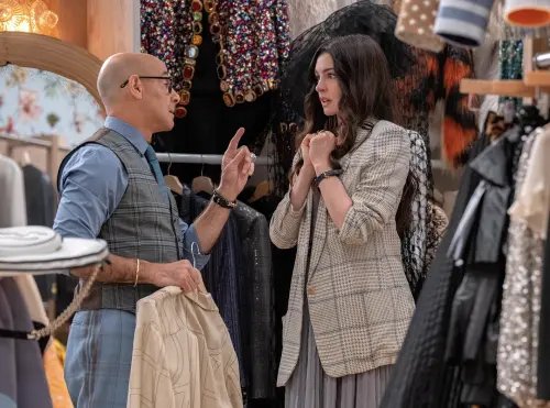 ▲安海瑟薇(右）仍將是《穿著PRADA的惡魔2》戲分重要的主角，不會只是客串亮相。（圖／摘自IMDb）