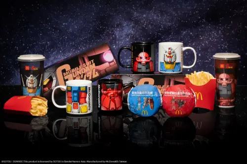▲台灣麥當勞獨家「鋼彈雙機體馬克杯組」5/6開賣。（圖／麥當勞提供）