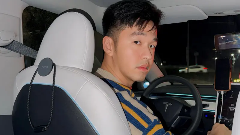 ▲藝人香蕉（如圖）今接受《NOWNEWS今日新聞》採訪，吐露對金管會「台積電條款」的看法。他這幾年定期定額買台積電，一天買1股，目前手中約有50張0050、 1.5張台積電，還有一些金融股，投資報酬率30％，面對股市動盪，他也提醒大家：「要持續本業收入的底氣，不認賠殺出才不會太恐慌。」（圖／香蕉王俊傑臉書）