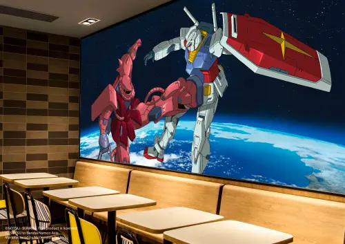 ▲用餐區飽覽機動戰士鋼彈的戰鬥場面。（圖／麥當勞提供）