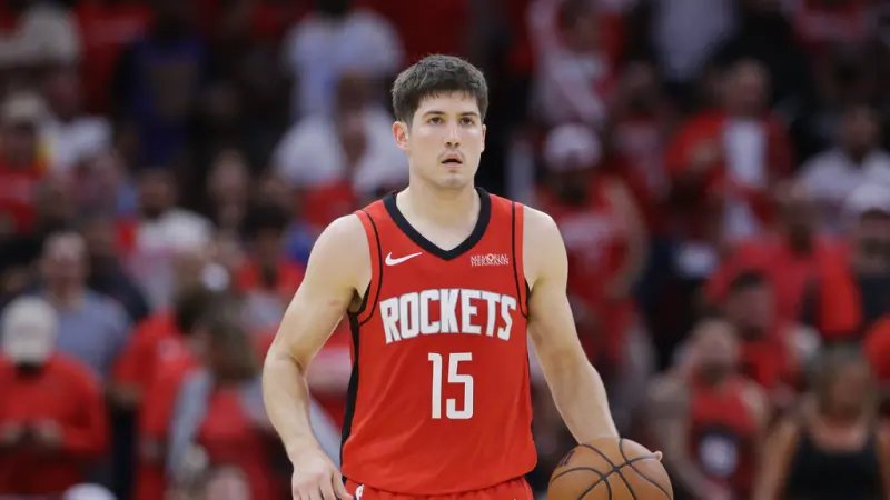 ▲先前遭到棄用的火箭新秀謝潑德（Reed Sheppard）今日打出從「冰箱」走出後的最佳一戰。他全場貢獻17分並投進4顆三分球，用外線火力證明自己的價值。（圖／美聯社／達志影像）