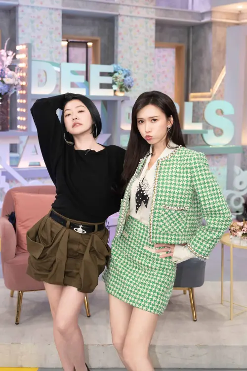 ▲小S（左）演藝生涯中「最強宿敵」林志玲（右）來到節目，她現場大翻舊帳，吃醋指責蔡康永平日眼中只有林志玲。（圖／東森綜合台提供）