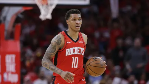 ▲烏杜卡大膽啟用七呎長人小賈巴里史密斯（Jabari Smith Jr.）全場領防湖人發動機史馬特（Marcus Smart），並讓伊森（Tari Eason）與阿門輪番騷擾41歲的詹姆斯（LeBron James）。（圖／美聯社／達志影像）