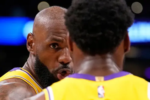 ▲今日賽場另一個趣味亮點是詹姆斯父子的「神同步」：老詹9投2中、小詹5投2中，兩人皆只命中兩球。（圖／美聯社／達志影像）