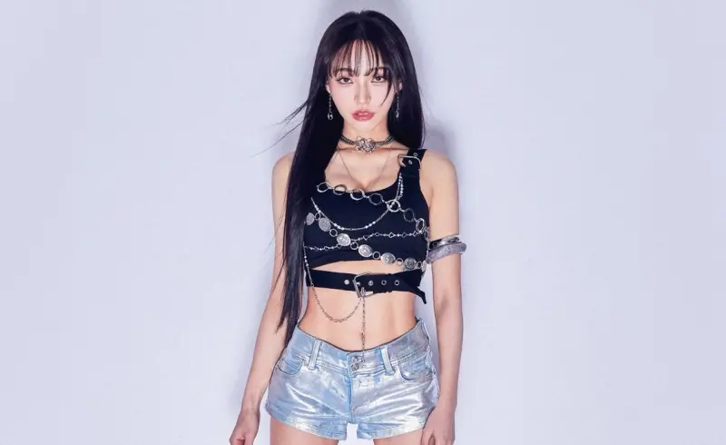 ▲有網友在Threads問林襄腹肌怎麼練的，狂吸68萬人觀看，還直接釣出林襄本人親揭祕訣：「每天睡前5分鐘腹部訓練」。（圖／林襄 Mizuki FB）