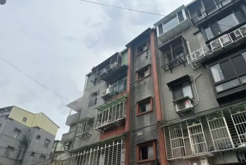 快訊／新北中和公寓大火！受困女性全身超80%燙傷急送醫