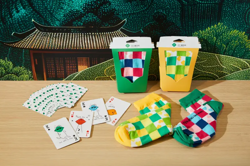 ▲幸運翻翻樂、限量品牌格紋襪加價購與線上買一送一優惠熱鬧登場，天仁釀茶所透過多元活動內容，讓今年的國際珍奶日更有記憶點。