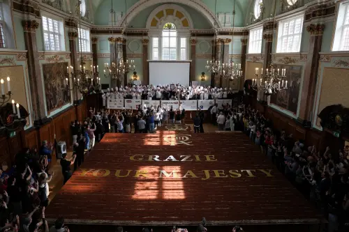 ▲世界最長提拉米蘇在不斷轉彎的情況下形成一個面，締造出440.6公尺長的紀錄。（圖／路透社／達志影像）