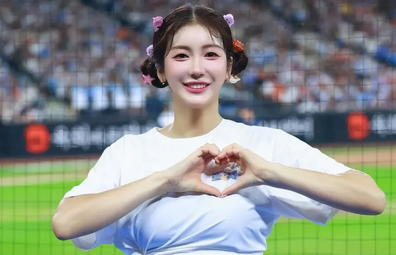 ▲韓啦啦隊女神金娟婷（如圖）嫁韓華鷹球員河周錫5個月後，自爆因老公海外訓練、婚房裝潢而分居中，不過她也甜喊：「像談戀愛一樣」。（圖／金娟婷IG@90_allie）