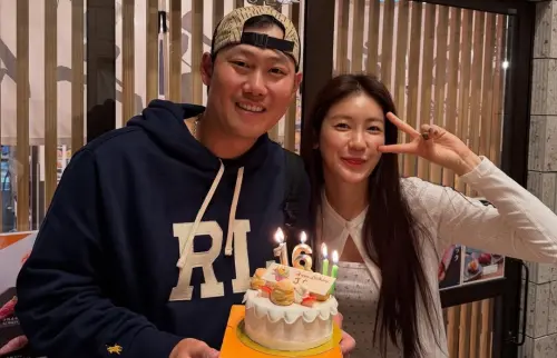 ▲金娟婷（右）在去年12月嫁給韓華鷹球員河周錫（左）。（圖／金娟婷IG@90_allie）