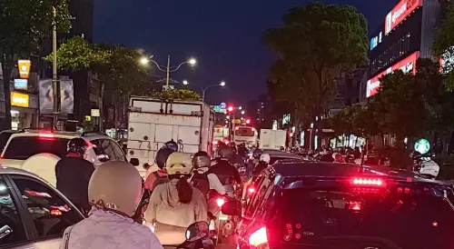 桃園內壢交通黑暗期來了！在地人過平交道花半小時　關鍵原因曝光