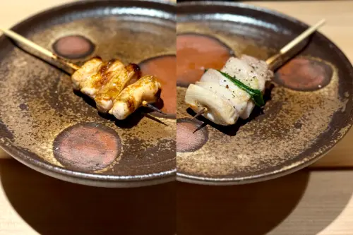 ▲左起：「醬烤雞腿」、「鹽烤雞腿」一前一後上桌，吃出對比趣味。（圖／記者蕭涵云攝）