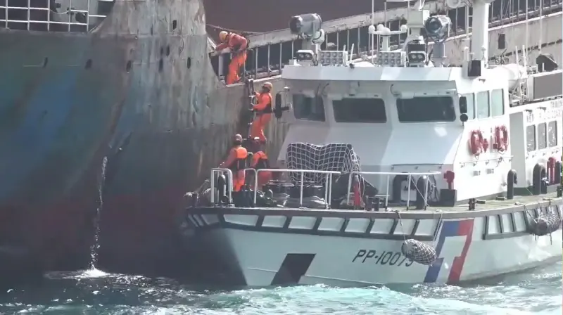    ▲海巡登檢破壞海纜的多哥籍《宏泰58》貨輪（圖／擷取自海巡署官網）  