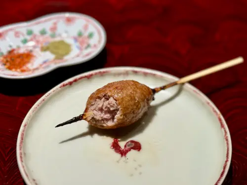 ▲「雞肉丸」將肉汁鎖在內裡。（圖／記者蕭涵云攝）