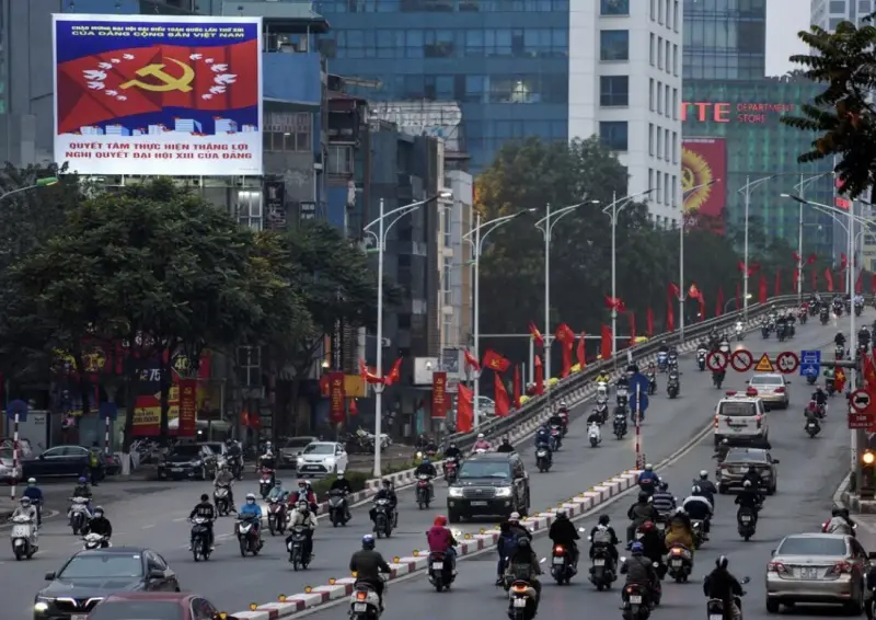 ▲越南近期飽受異常熱浪侵襲，氣溫上看比往年高出攝氏3度，當局加緊在國際現貨市場「掃貨」液化天然氣以應付電力需求。（圖／路透社／達志影像）