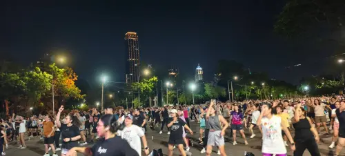 曼谷倫披尼公園夜變身千人熱舞趴！LINE MAN認養舞台爆紅