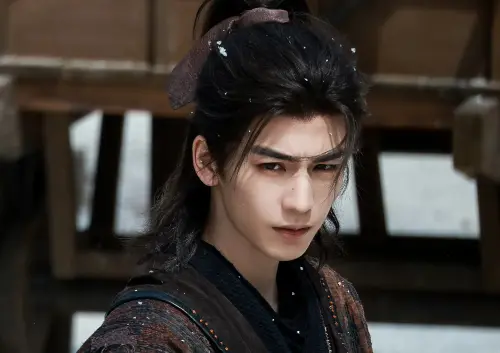 張凌赫疑腿傷加重！遭捕捉無法自行起身　粉氣炸要工作室交代傷勢