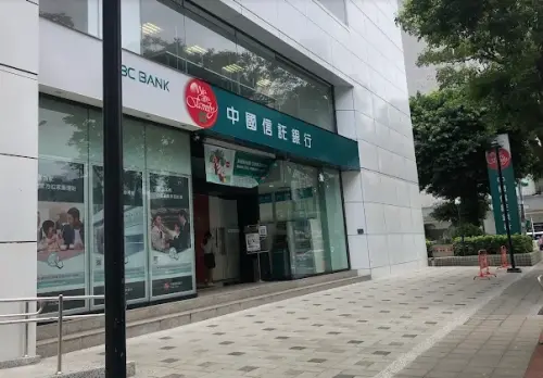 ▲聯電持有1000股以上的股東，從4月29日起就可以到指定30間中國信託分行領取今年的股東會紀念品。（圖/Google評價）