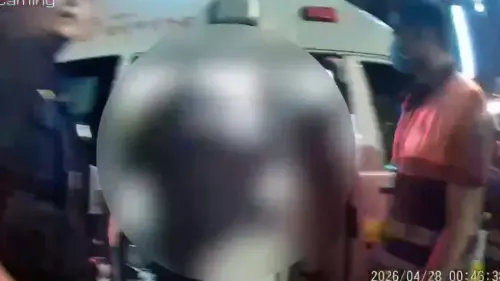 ▲警方獲報到場後發現男子身上留有血跡，其情緒依舊相當激動。（圖／警方提供）