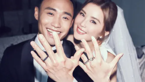 阿Sa才認愛小10歲健身男友　甜曬婚紗照宣布結婚：恭喜你娶我