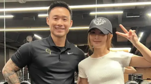 ▲阿Sa的老公林俊賢（左）目前是香港中環一間高級健身房的老闆，曾擔任藝人關智斌的私人教練。（圖／翻攝自林俊賢IG）