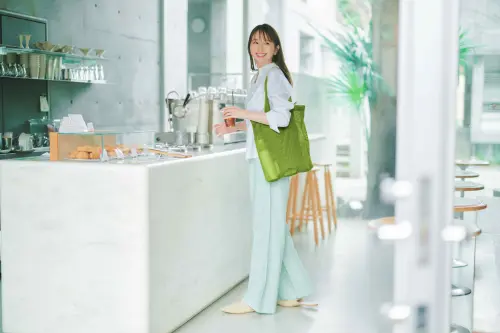 ▲UNIQLO母親節尊寵優惠活動，滿額贈送「時尚網袋＋保冷收納袋」兩件組。（圖／UNIQLO提供）