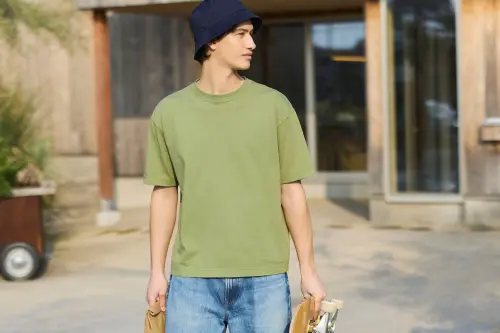 ▲迎接夏天，UNIQLO推薦吸濕排汗AIRism、抗UV防曬單品都下殺290元。（圖／UNIQLO提供）