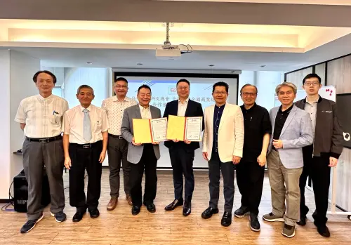 中華民國全國商業總會與壯世代教科文總會簽署合作備忘錄