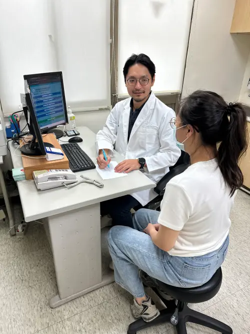 ▲直腸外科醫師黃晟瑋表示，透過跨科整合與精準評估，為患者提供更多治療選擇，爭取重生契機。（圖／黃晟瑋提供）