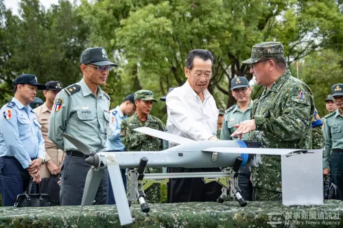 Taiwan's Minister of National Defense Koo Li-hsiung (顧立雄) inspects a training exercise involving attack drones. (MNA)