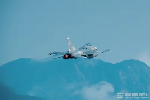 An ROC Air Force fighter jet carries out a drill. (MNA)