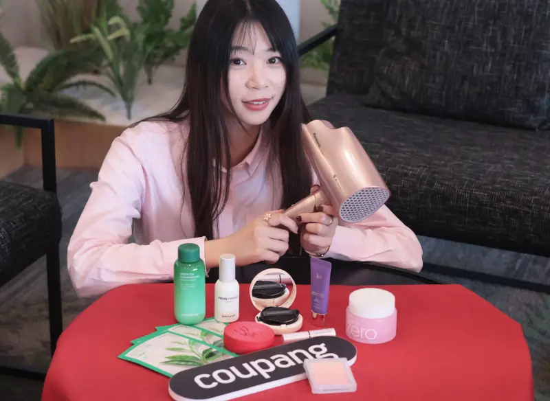 ▲酷澎母親節人氣美妝滿額現折，還有水離子吹風機等優質商品皆能一站購足。（圖／酷澎提供）