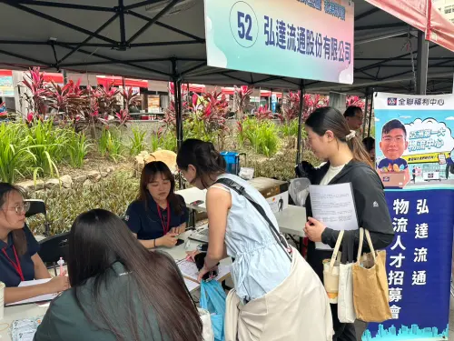 ▲嶺東科大就博會吸引近70家知名企業進駐，提供專職及工讀約2500職缺。（圖／嶺東科大提供）