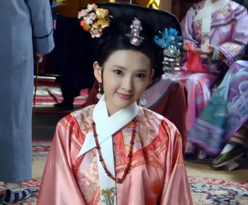 ▲唐藝昕曾在《後宮甄嬛傳》中飾演祺貴人。（圖／微博@仿生媛）