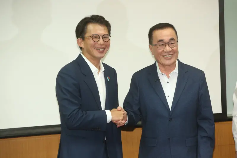 ▲李四川以黃國昌是黨主席全台輔選為由，避談邀請加入競選團隊。（圖／記者邱曾其攝，2026.04.28）