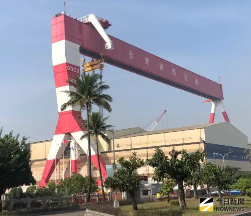 ▲台灣國際造船公司承造財政部關務署2艘100噸級巡緝艇舉行命名及下水儀式。(圖／記者黃守作攝)