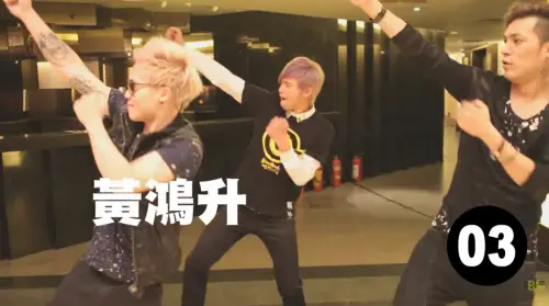 ▲「小鬼」黃鴻升（中）當年挑戰MP魔幻力量射手舞的畫面。（圖／相信音樂YouTube）