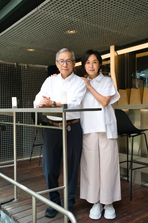 ▲黃韻玲（右）是吳念真（左）作品《人間條件1》裡的女主角，兩人相識已久。（圖／綠光創藝提供）