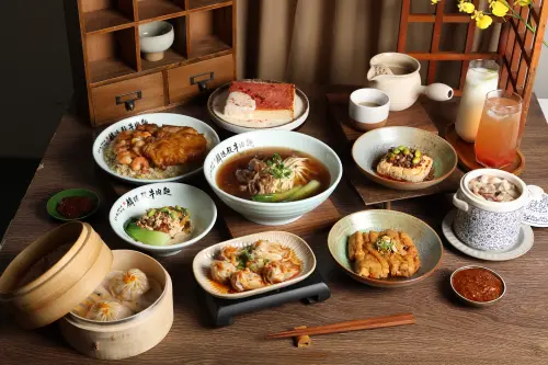 ▲「麟德殿・四時茶館」於台中市政商圈開出首店，主打「麟德殿牛肉麵」的核心麵食以及茶館式用餐模式，(圖／業者提供）