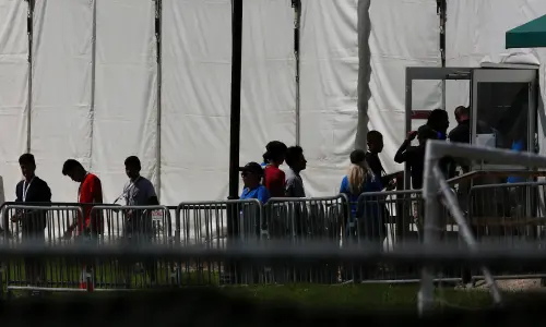 孩子嚇到尿褲子！美提前審遣返聽證程序　加速處置移民童引爭議