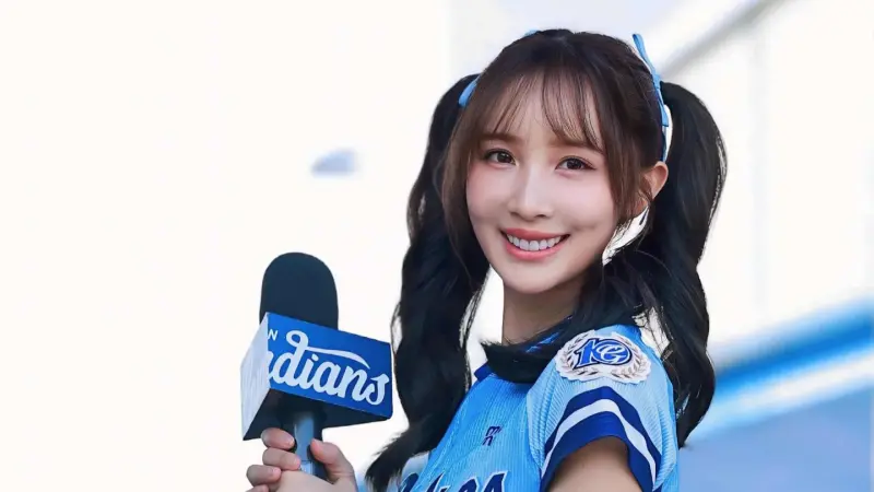 ▲富邦啦啦隊女神蓁蓁昨（28）日分享長期投資成果，持有0050超過10年報酬達330%，在Threads上分享自己的投資心法，被網友封為「啦啦隊股神」。（圖／翻攝自蓁蓁IG@funkygirls_jennifer）