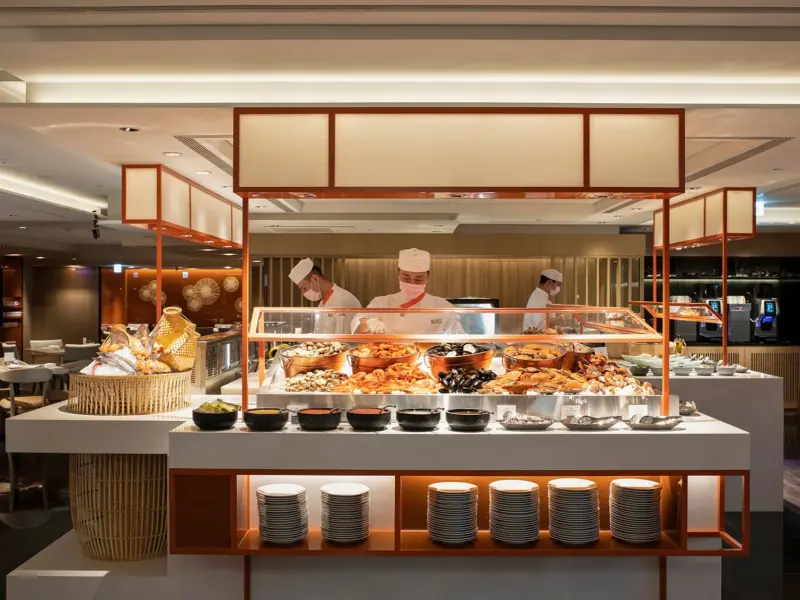 ▲台北遠東香格里拉飯店5月1日中午12時起推出「線上旅展」，其中餐飲方面，詢問度高的「遠東Café」推出自助下午茶最低7折。（圖／台北遠東香格里拉提供）