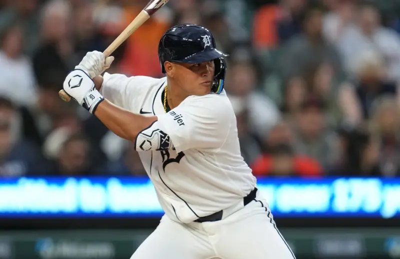 ▲底特律老虎「台灣怪力男」李灝宇，今（29）日面對亞特蘭大勇士先發出賽，擔任先發三壘手、第8棒，五局上第2打席掃出擊球初速102.8英里（約165.4公里）左外野二壘安打。（圖／美聯社／達志影像）