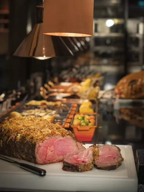 ▲台北遠東香格里拉飯店的「線上旅展」，其中「遠東Café」推出自助下午茶最低7折，午餐、晚餐也有73折。（圖／台北遠東香格里拉提供）