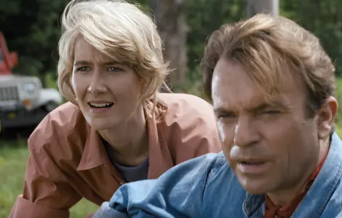 ▲山姆尼爾（右）和蘿拉鄧（左）在《侏羅紀公園》搭配讓人印象深刻。（圖／摘自IMDb）