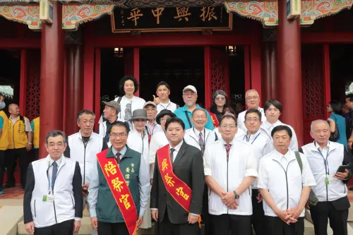 ▲黃偉哲與日本平戶市新任市長松尾有嗣(前排中)及其代表團合影。（圖／南市府提供）