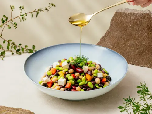 ▲煙波集團也提到，包含早午餐、晚餐都推出可加購「極鮮蒸鮑魚佐海膽鮭魚卵」優惠價，單份129元、兩份199元，等於單份最低僅99元。（圖／煙波集團提供）