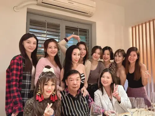 ▲李珍妮（前排左）與李雅楹（後排左3）在富商王廣德（前排中）的飯局中有爭吵。（圖／翻攝自李珍妮IG@lee_yihua_investment）