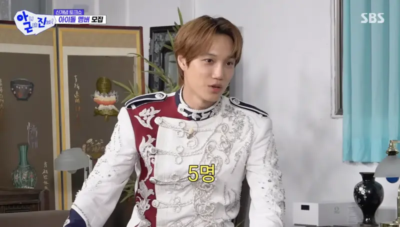 ▲EXO經過多次成員和公司的合約糾紛，人數一直變動，KAI（如圖）在節目上被問到團體現在除了他還有幾人？他直接回答：「5人」，被視為已把小分隊CBX除名。（圖／YT@SBS Entertainment）